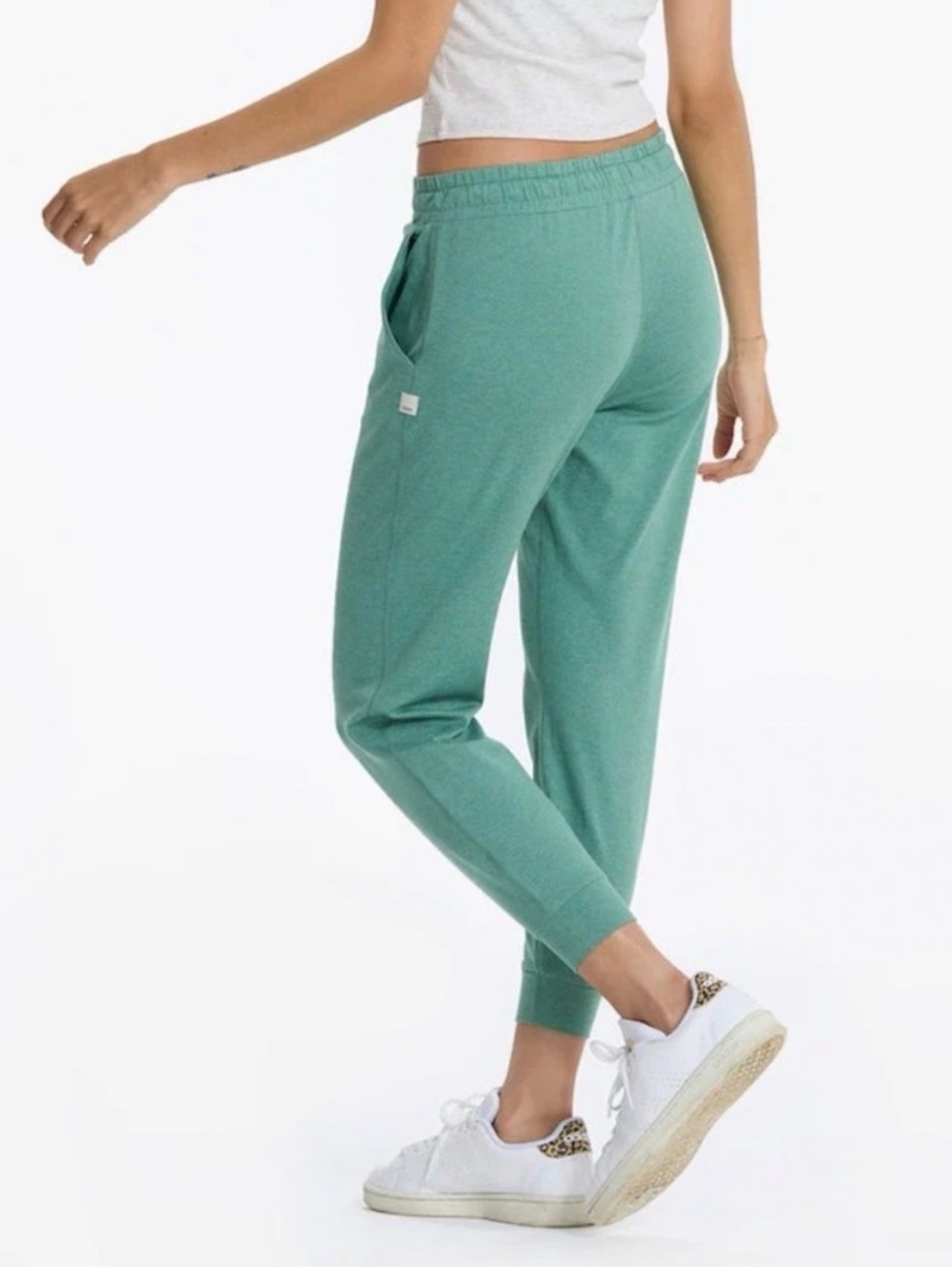 VUORI Women’s Performance Jogger in Celadon Heather Green Size M